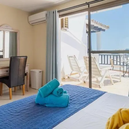 Wonderful 3 Bedroom With Two Spacious Terraces Lejlighed *